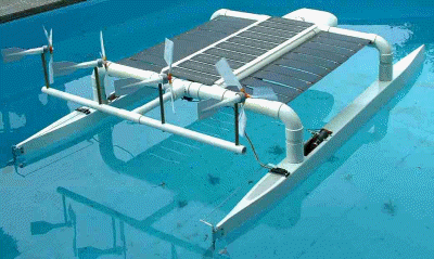 catamaran_model_into_wind